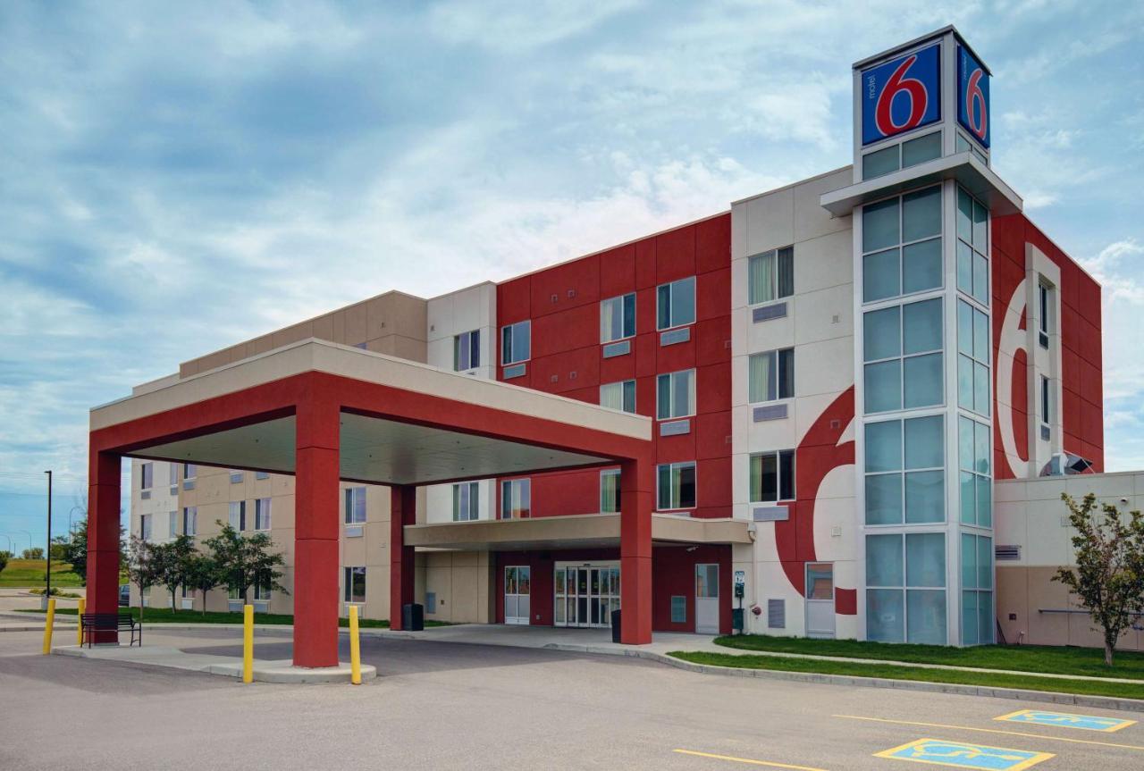 Motel 6 Airdrie Eksteriør billede